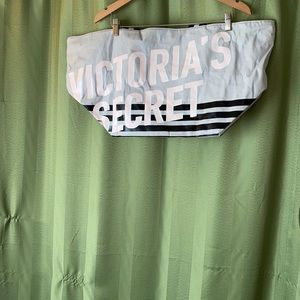 Victoria Secret rare tote bag brand new with extra straps great for shopping